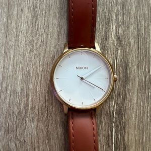 Kensington Leather Watch in Rose Gold & White
Nixon